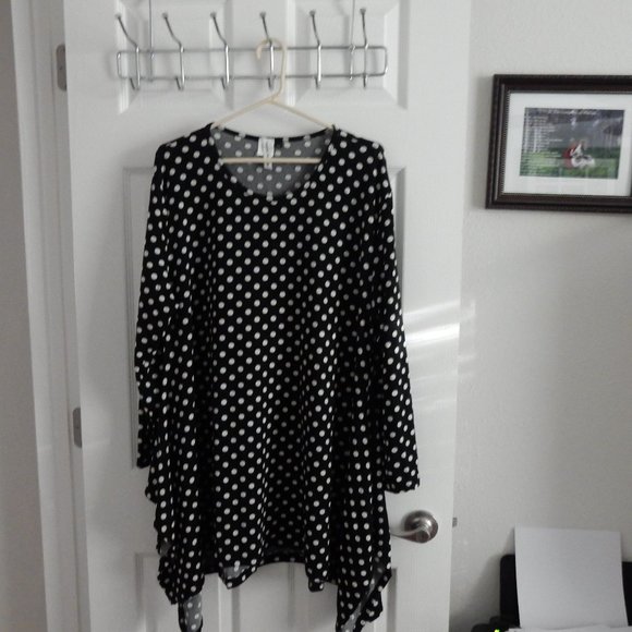 Beyond This Plane Blk.And White Polka Dot Tunic/Dress 1X/2X Excellent Cond. - Picture 2 of 5